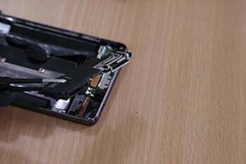 Sony Xperia XA Lautsprecher ausbauen