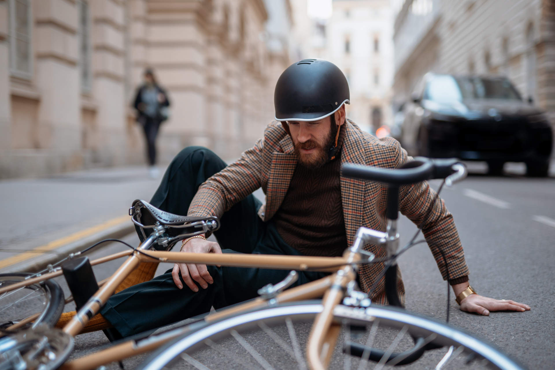 Mann ist vom Fahrrad gestürzt