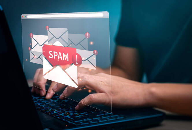 E-Mail Postfach mit Spam-Benachrichtigungen