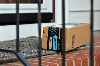 Amazon Paket vor der Haustür