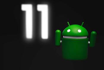 Android Figur steht neben einer großen 11
