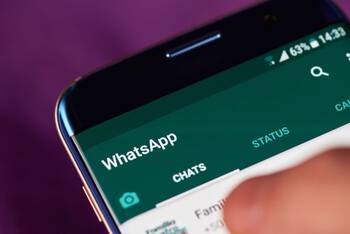 Whatsapp wird auf einem Smartphone verwendet