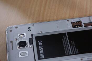Samsung Galaxy J7 (2016) Akku wechseln