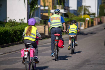 Kinder beim Fahrrad Unterricht
