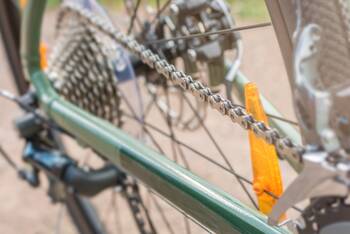Nahaufnahme einer Fahrradkette an einem Fahrrad