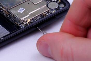 SIM-Slot aus dem Huawei P30 entfernen