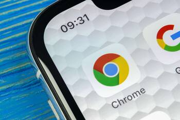 Chrome App Icon auf einem Handydisplay