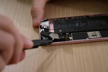 iPhone 6s Ladebuchse wird repariert