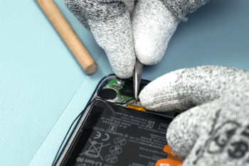 Die Kabel werden wieder verbunden