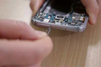 Den SIM Slot des Samsung Galaxy S7 entfernen