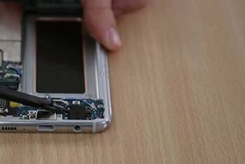 Die Kopfhörerbuchse des Samsung Galaxy S8 tauschen