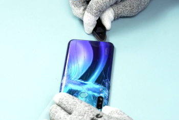 Display wird vom Handyrahmen getrennt