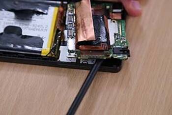 Sony Xperia E5 Motherboard entnehmen