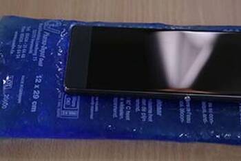 Sony Xperia XA Kleber mit Gelkissen aufweichen