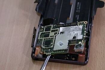 Sony Xperia XA Motherboard ausbauen