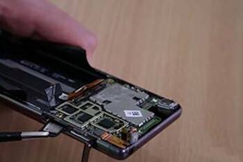 Sony Xperia XA SIM-Schlitten entfernen