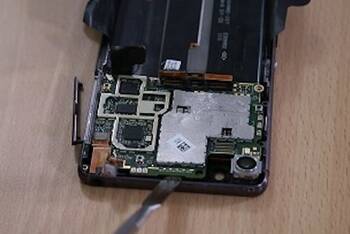 Sony Xperia XA wieder zusammenbauen