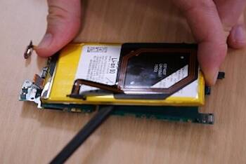 Den Akku des Sony Xperia Z5 Compact lösen