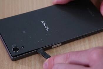 Das Sony Xperia Z5 öffnen
