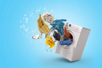 Waschmaschine mit Klamotten