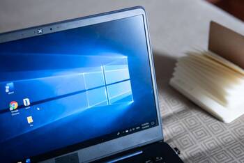 Laptop mit Windows 10 Betriebssystem