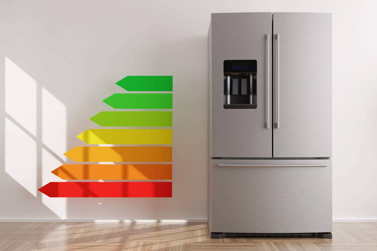 Ein Kühlschrank mit den Energieklassen. 