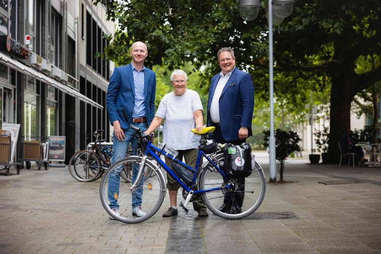 Marta Binder wird bei Wertgarantie begrüßt.