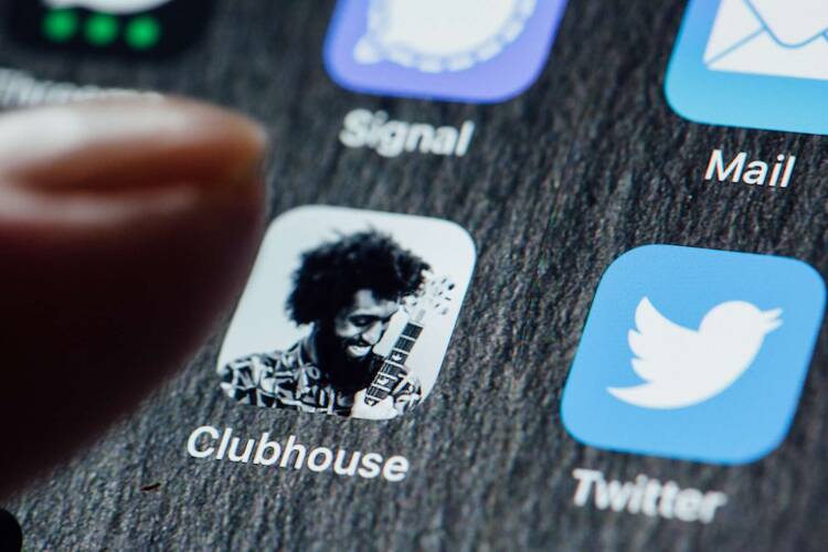 iPhone Home Bildschirm mit Clubhouse App