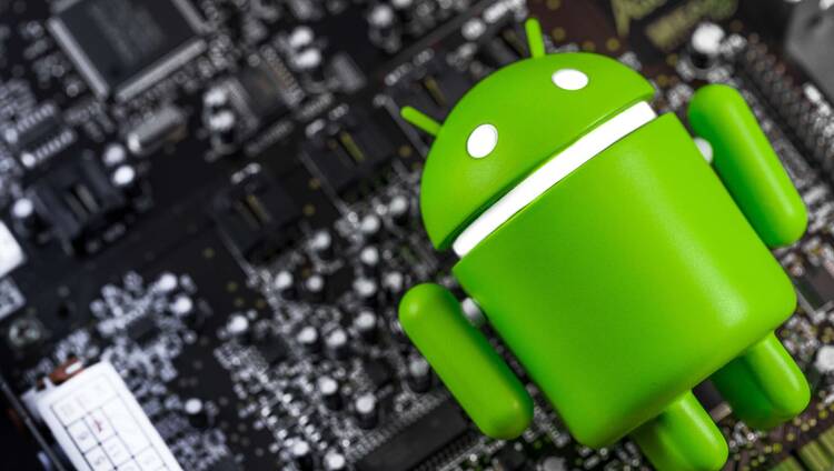 Android Maskottchen vor CPU-Hintergrund