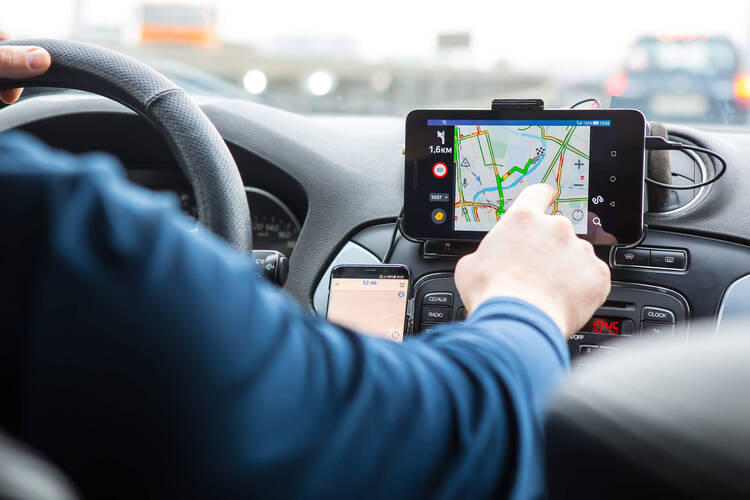 Smartphone als Navigation im Auto
