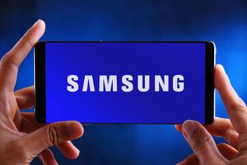 Samsung Logo auf einem Smartphone Display