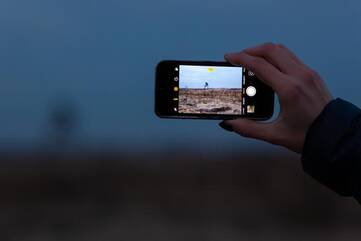 iPhone nimmt Foto bei Dunkelheit