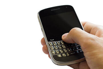 BlackBerry Smartphone in rechter Hand
