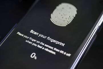 Smartphone zeigt an: Scan your Fingerprint