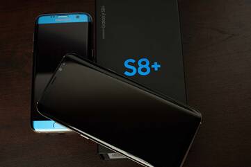 Samsung Galaxy S8+ mit Verpackung