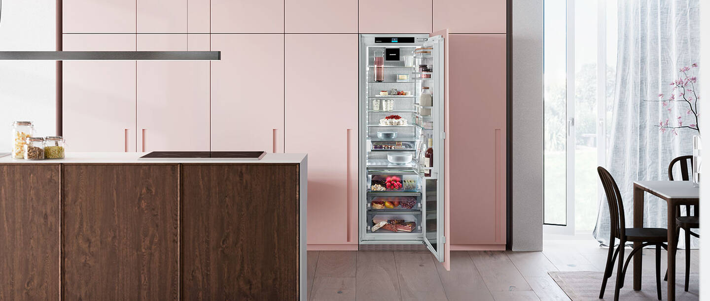 Eine clean und modern eingerichtete Küche