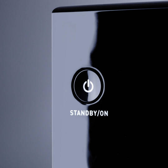 Ein Standby-Knopf an einem elektronischen Gerät.