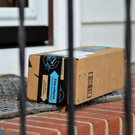 Amazon Paket vor der Haustür