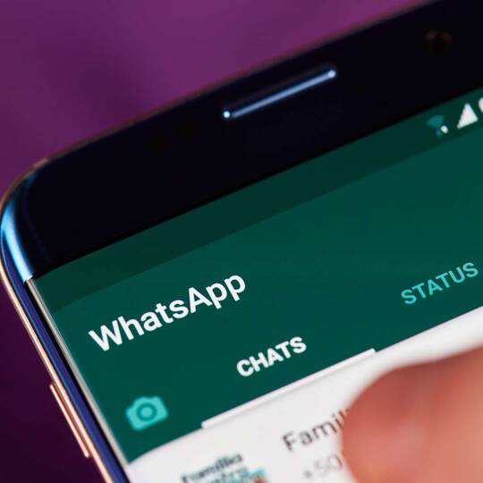 Whatsapp wird auf einem Smartphone verwendet
