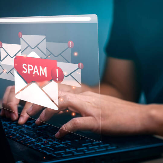 E-Mail Postfach mit Spam-Benachrichtigungen