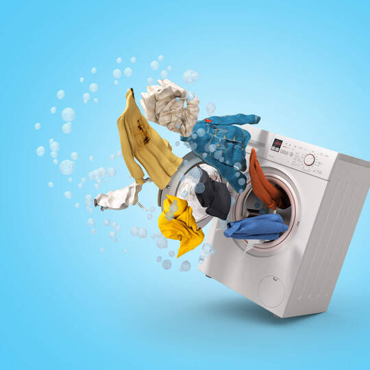 Waschmaschine mit Klamotten